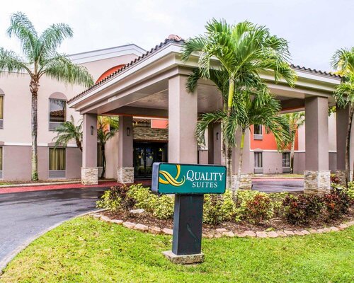 Гостиница Quality Suites Fort Myers - I-75 в Форте Майерсе