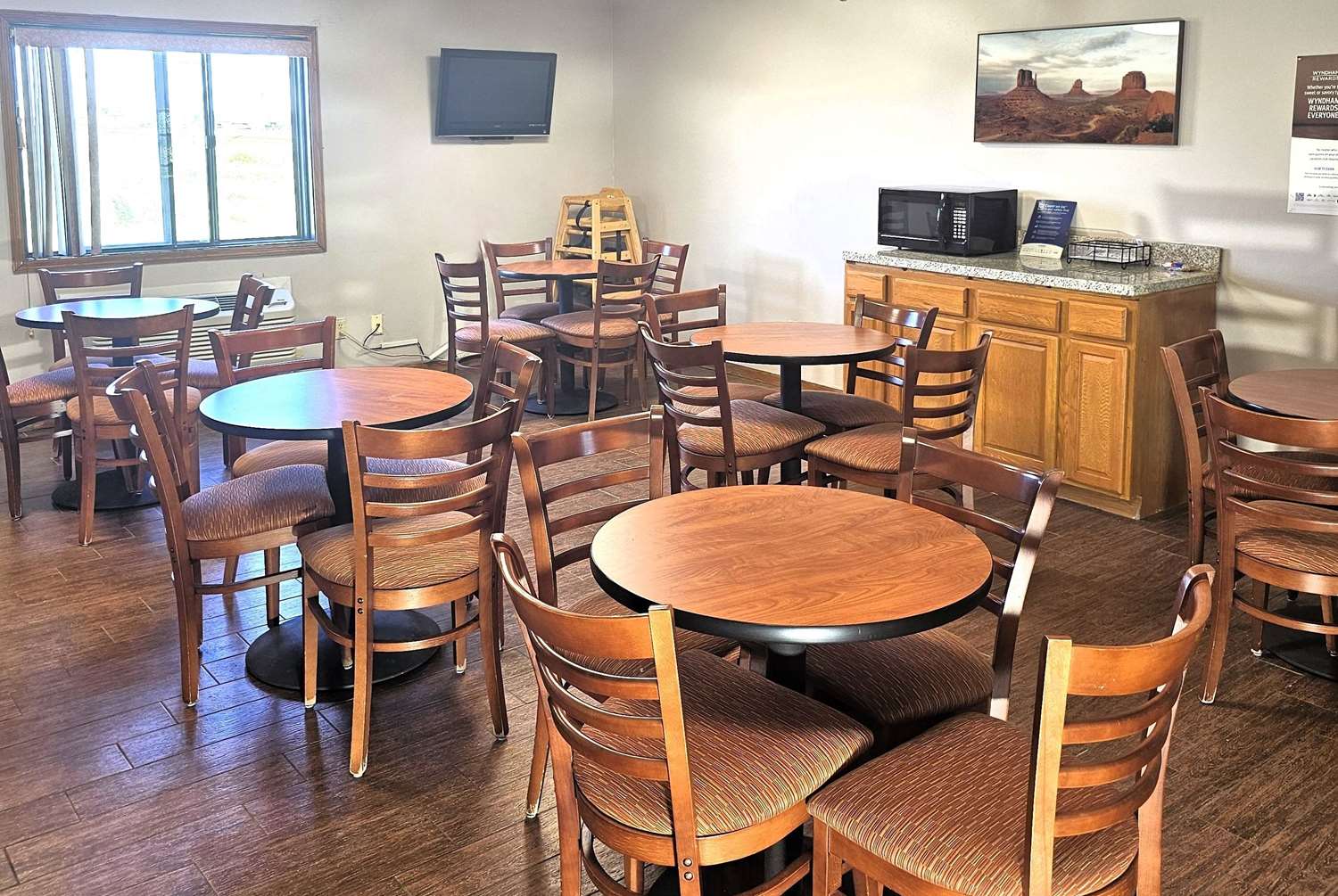 Фото Days Inn by Wyndham North Sioux City