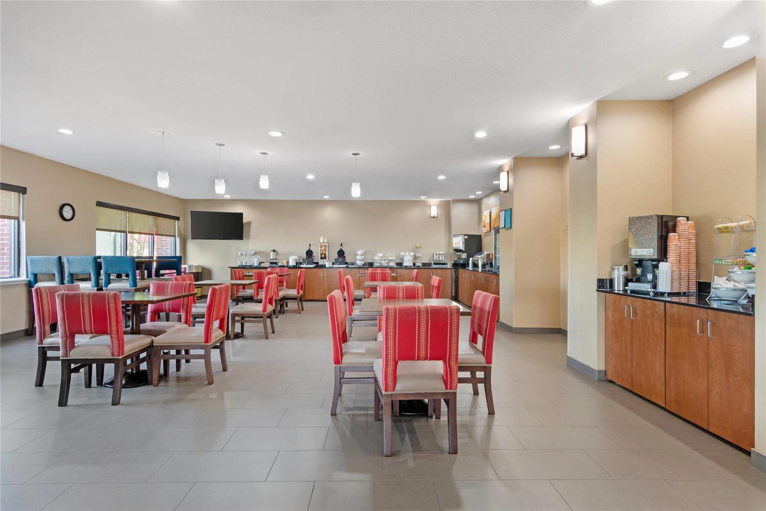 Фото Comfort Suites Oxford I-20 exit 188