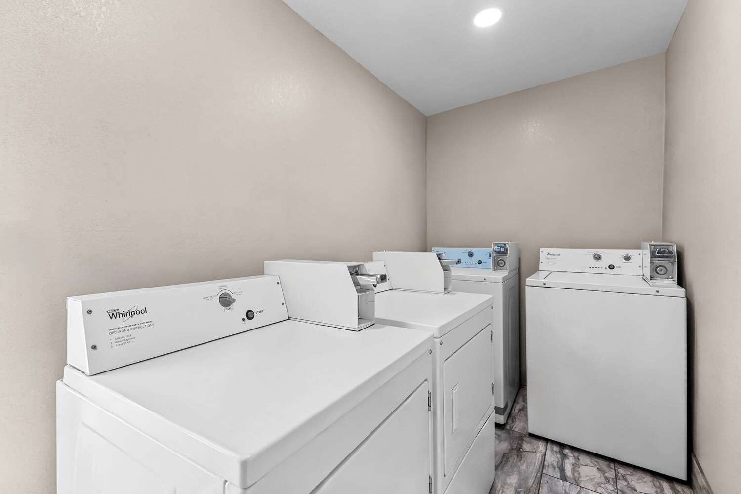 Фото Days Inn by Wyndham Buckeye