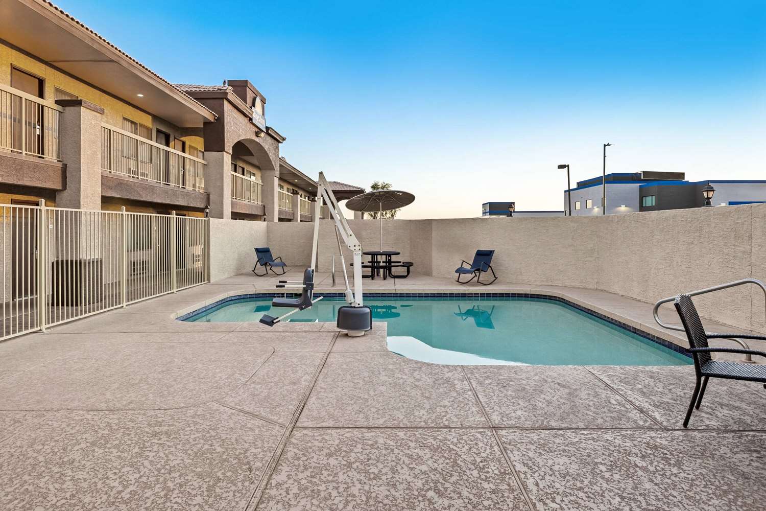 Фото Days Inn by Wyndham Buckeye