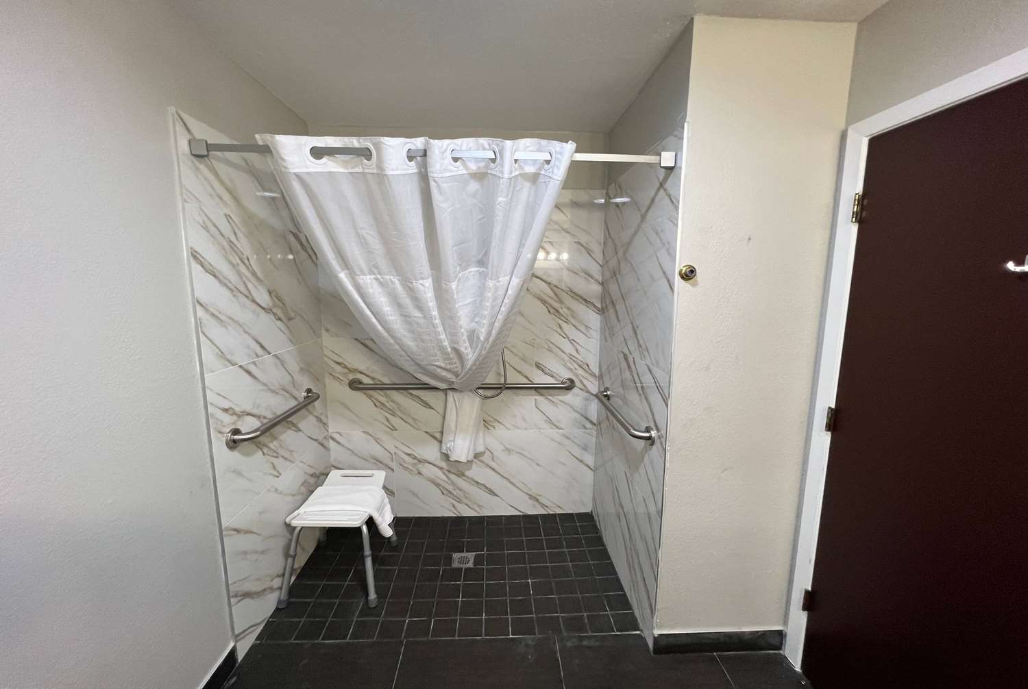 Фото Super 8 by Wyndham Lake Charles/Sulphur