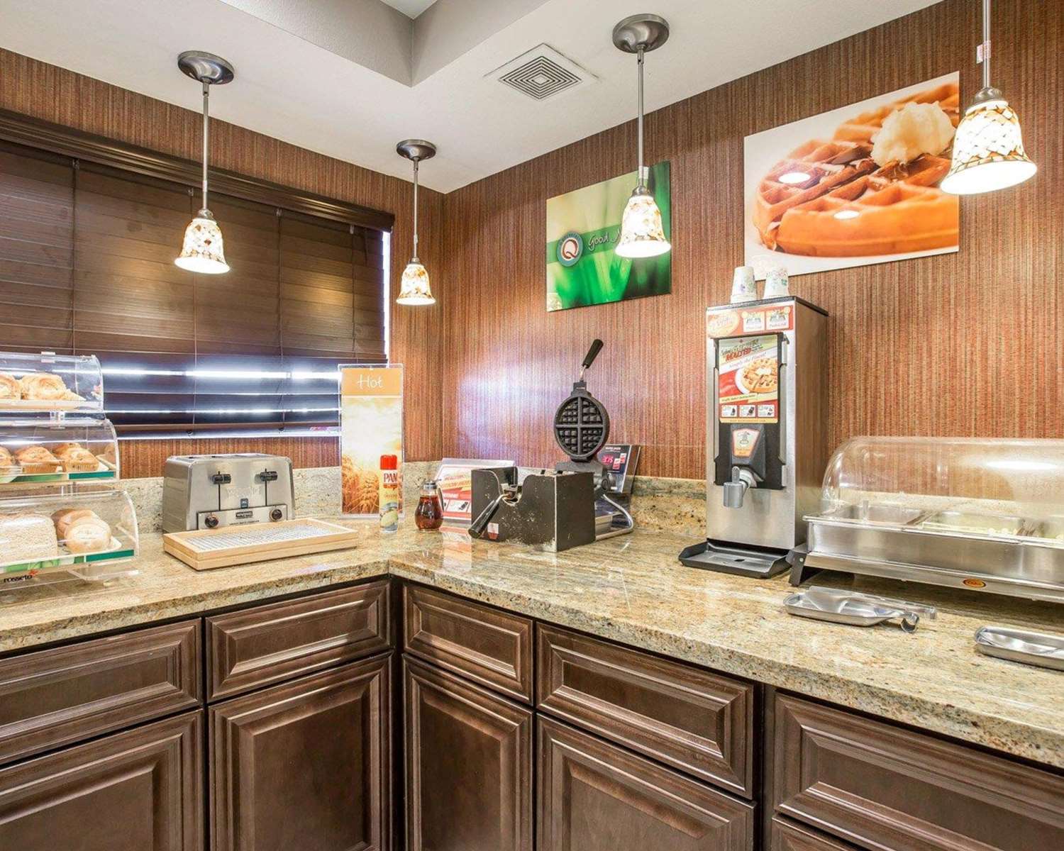 Фото Quality Inn & Suites Woodland - Sacramento Airport