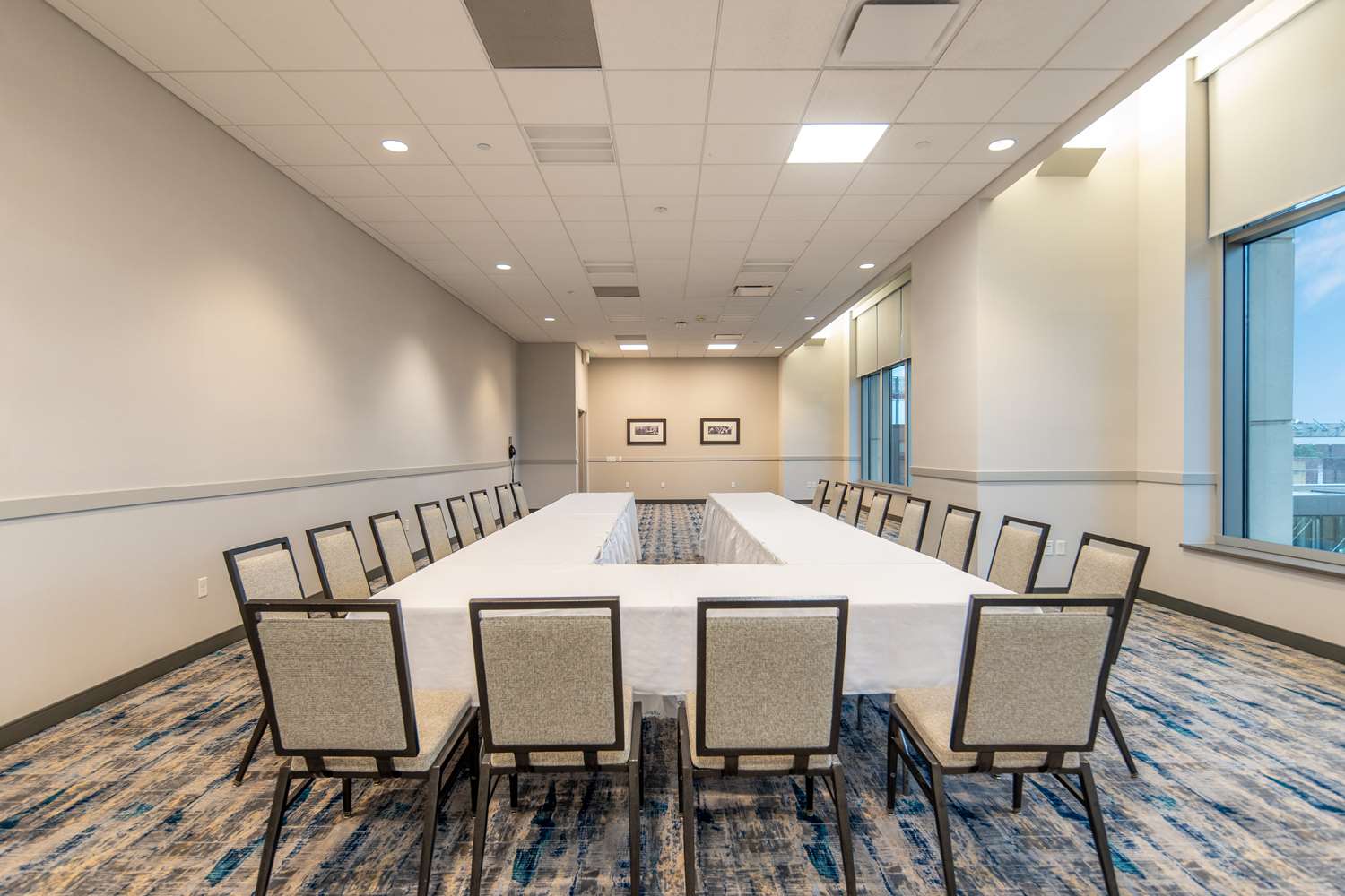 Фото Doubletree by Hilton Cedar Rapids Convention Complex