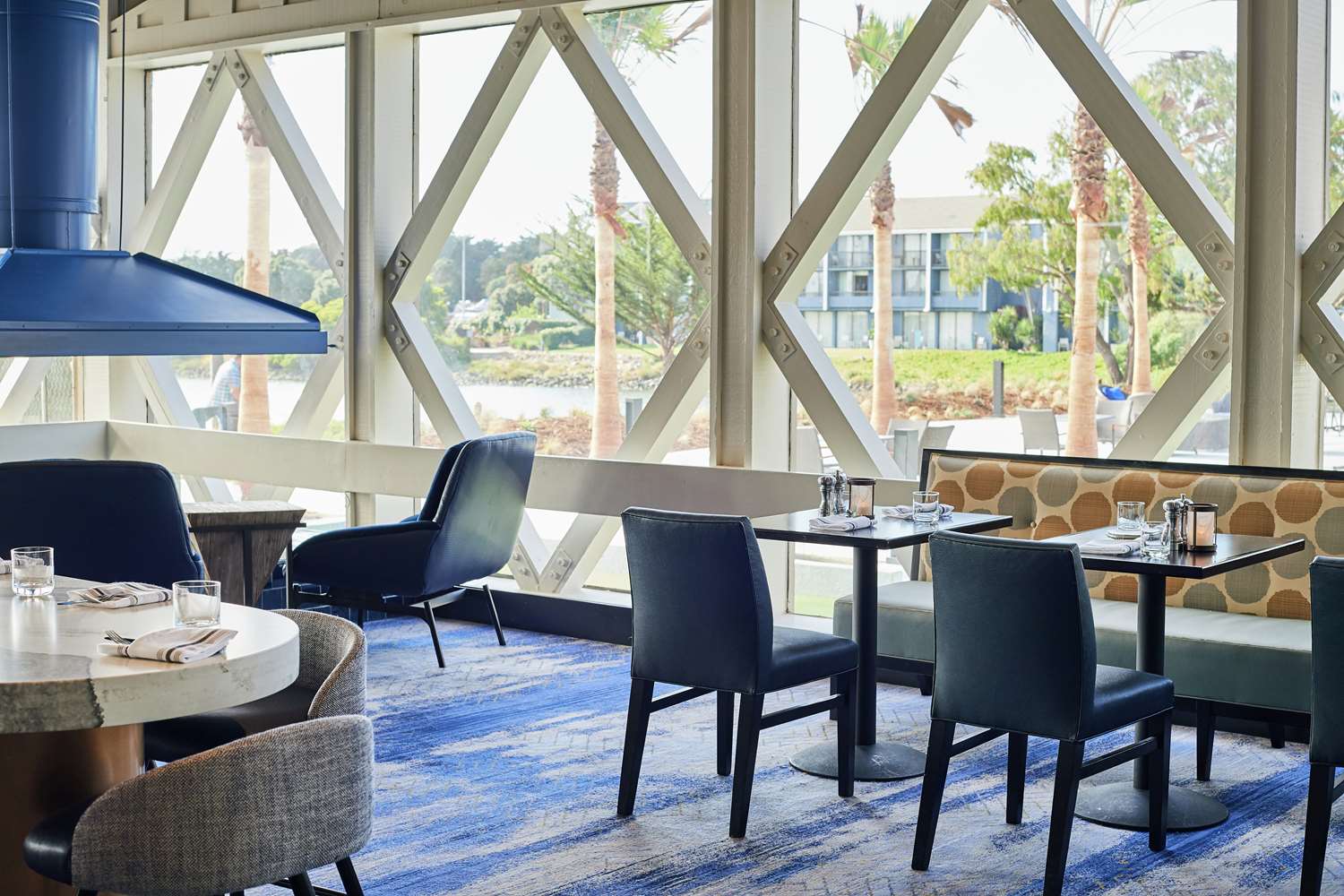 Фото DoubleTree by Hilton Hotel Berkeley Marina