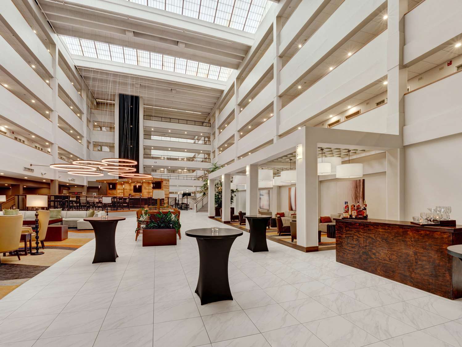 Фото Embassy Suites by Hilton Milwaukee Brookfield