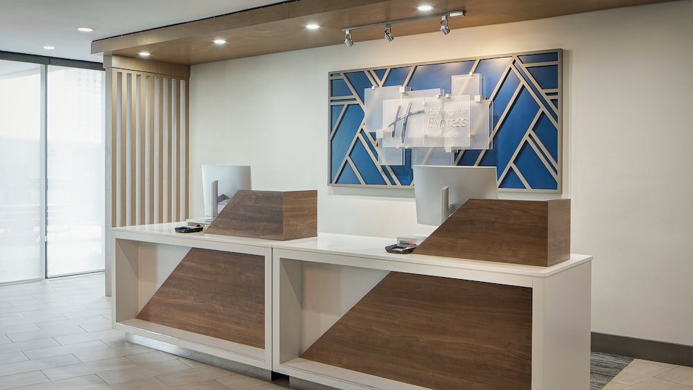 Фото Holiday Inn Dallas Market Center, an Ihg Hotel