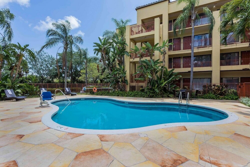 Фото Boca Suites Deerfield Beach