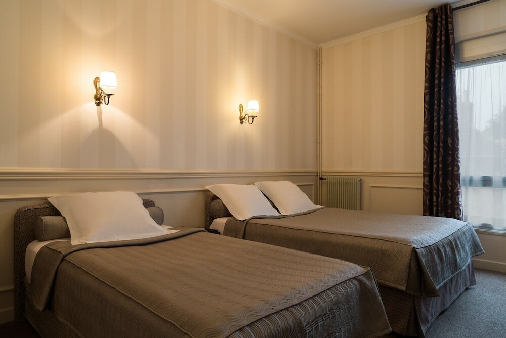 Фото The Originals Boutique, Hostellerie des Trois Pigeons