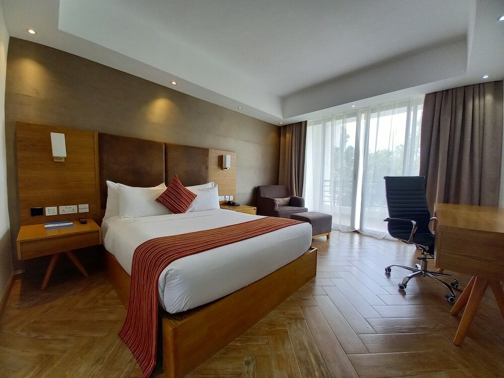 Фото The Alps Hotel