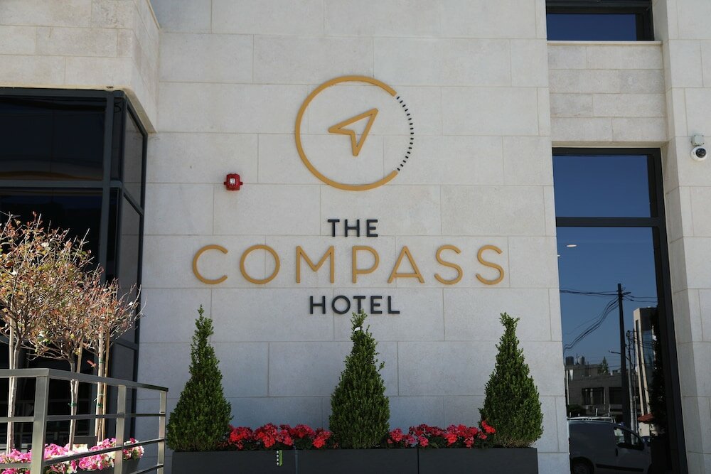 Фото The Compass Hotel