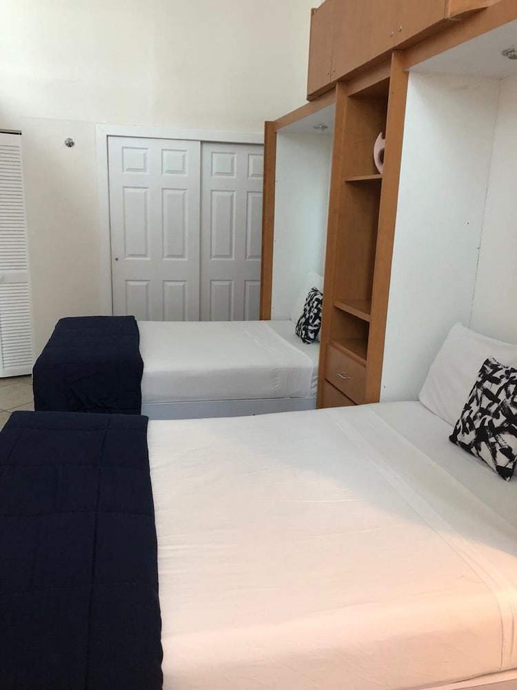 Фото Castle Beach Club Apartments