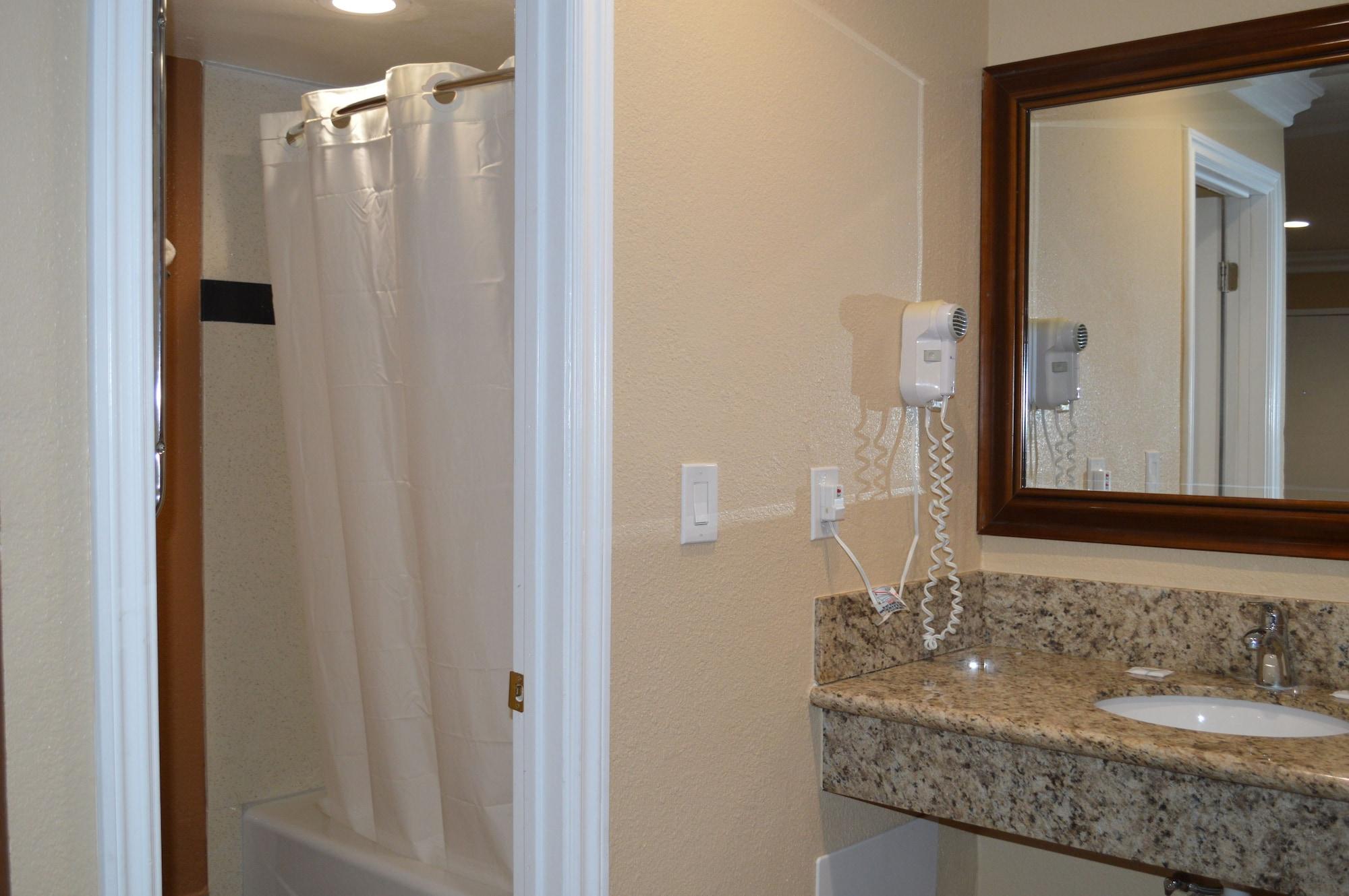 Фото Tustin Motor Lodge