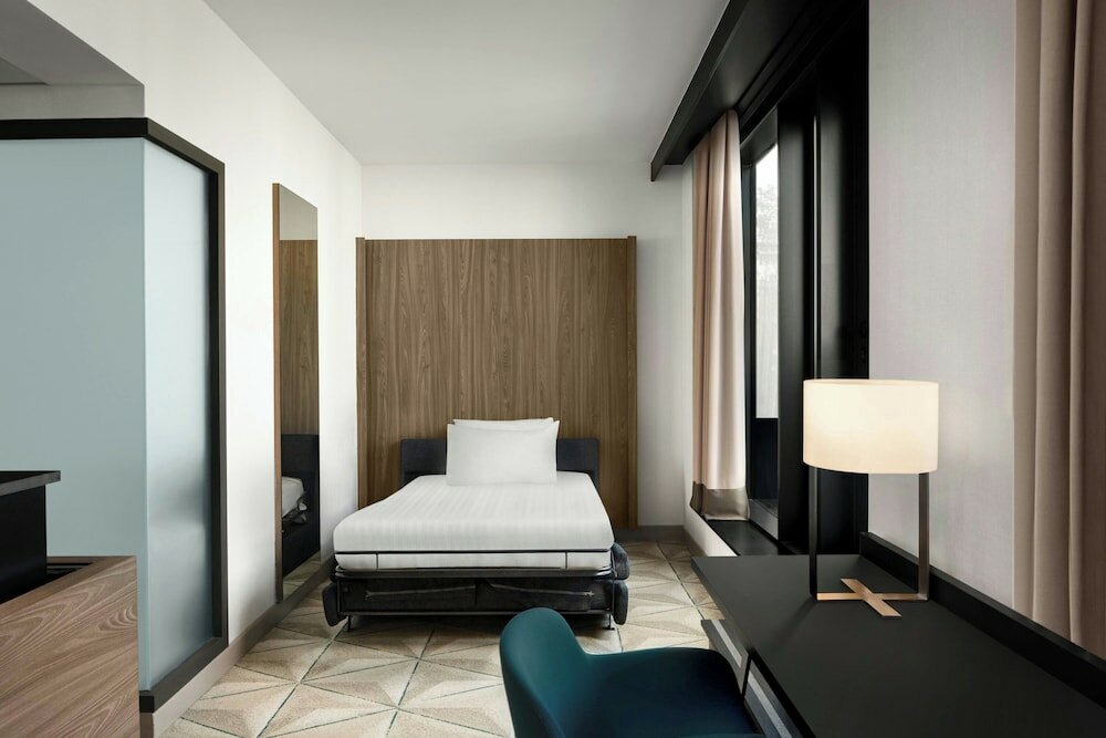 Фото Courtyard by Marriott Paris Porte de Versailles