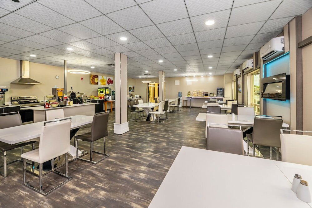 Фото Quality Inn Sunshine Suites