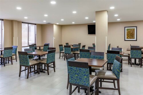 Гостиница Quality Inn & Suites Spring Lake - Fayetteville Near Fort Liberty в Спринг Лейк