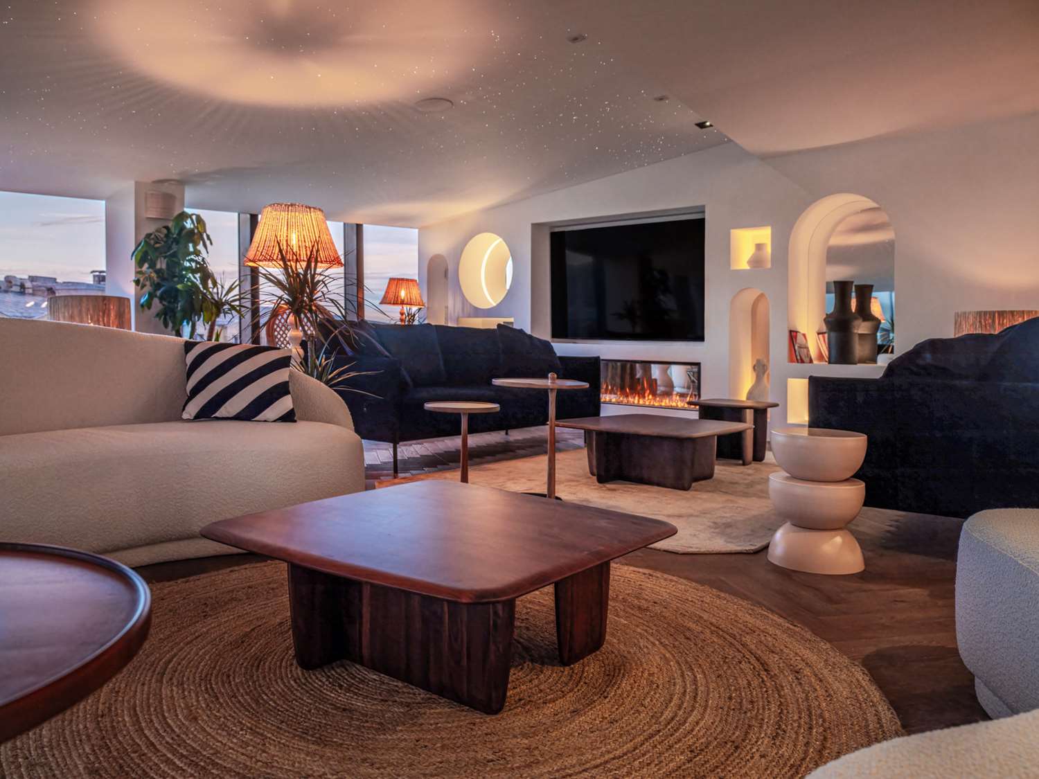 Фото DoubleTree by Hilton Nice Centre Iconic