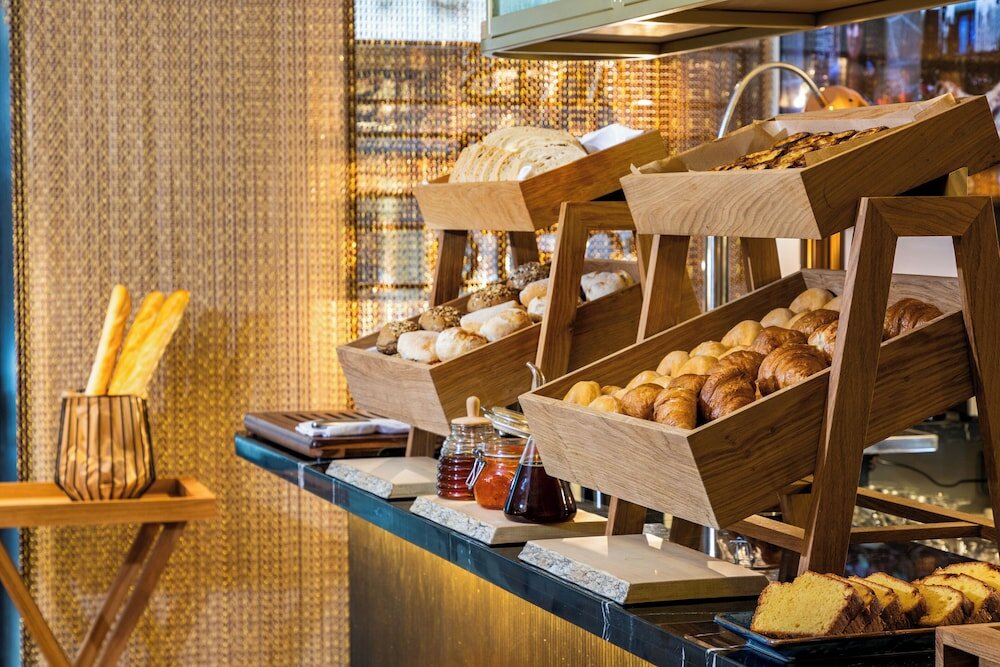 Фото Arts Hotel Porto, Tapestry Collection by Hilton