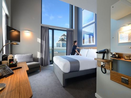 Фото Travelodge Plus Dublin City Centre