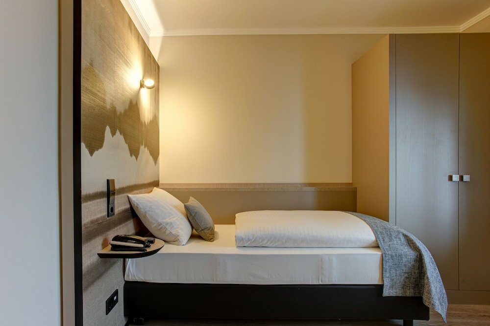 Фото Premier Inn Koeln City Centre