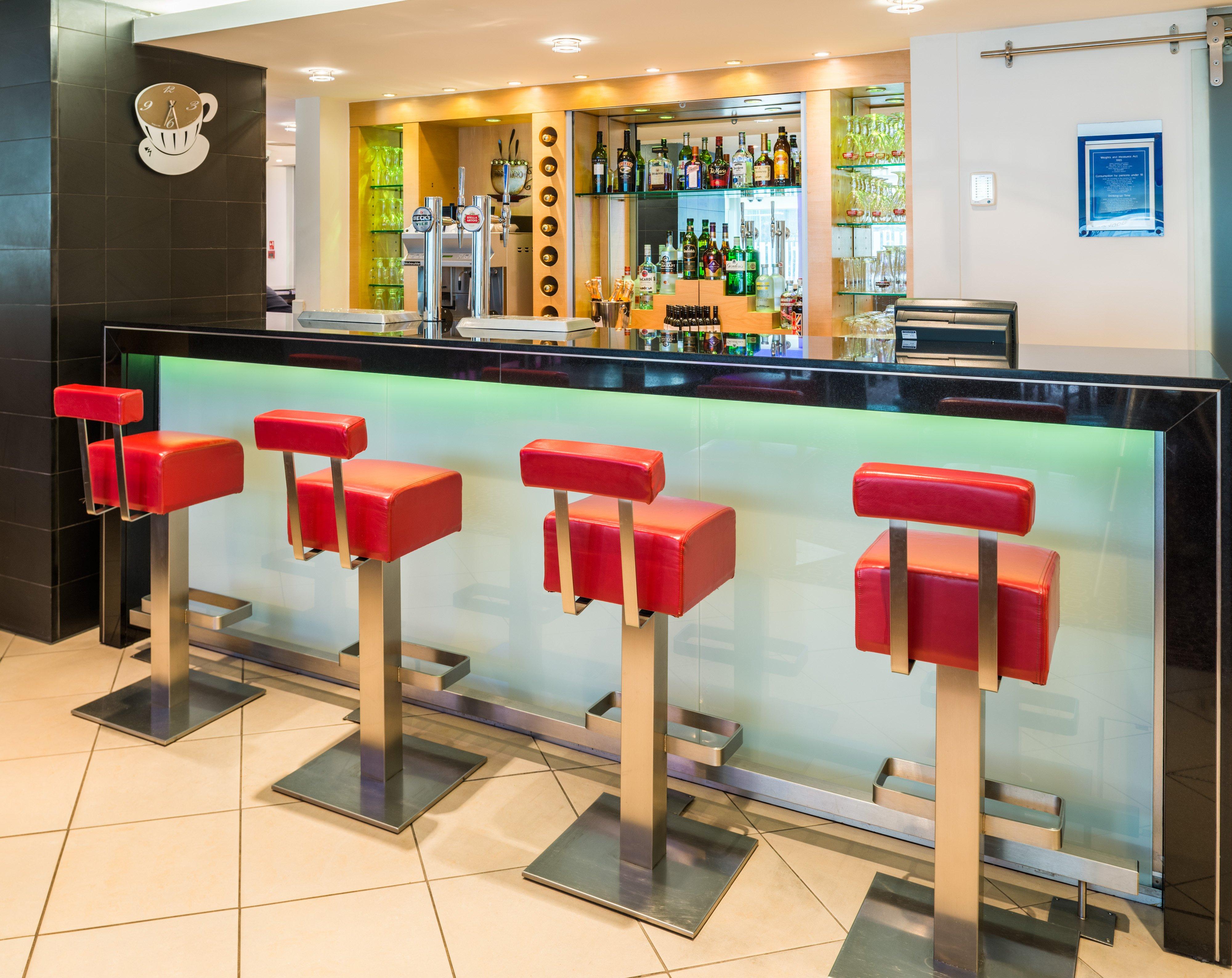 Фото Holiday Inn Express London - Swiss Cottage, an Ihg Hotel