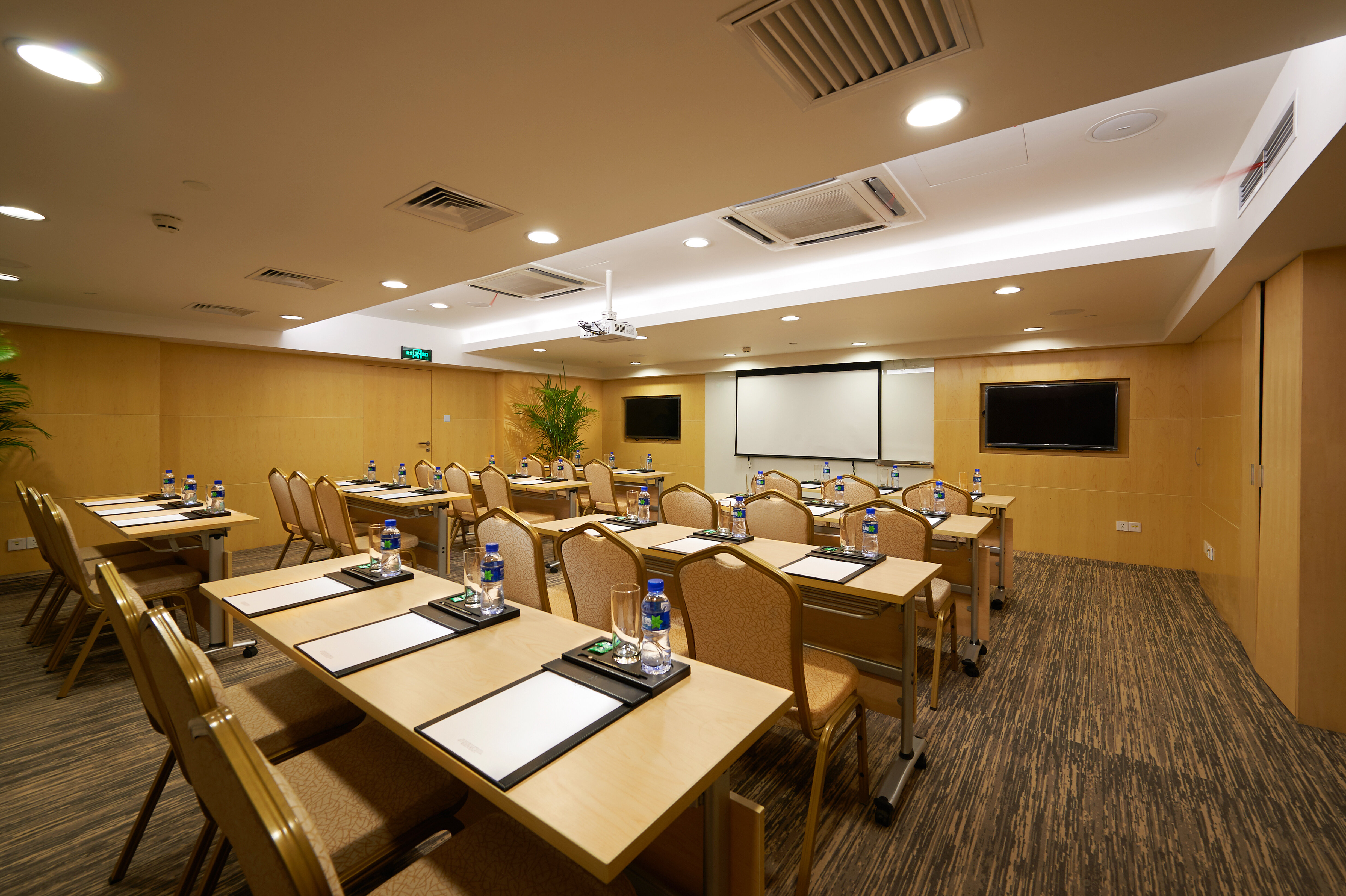 Фото Starr Hotel Shanghai