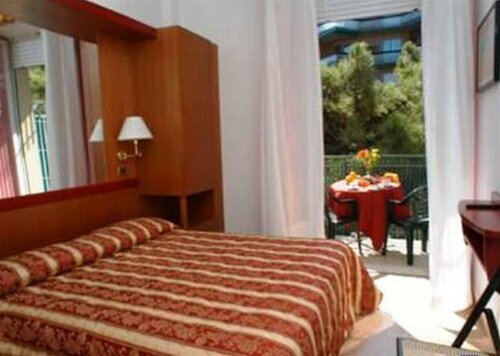 Гостиница Hotel Nadir в Червии