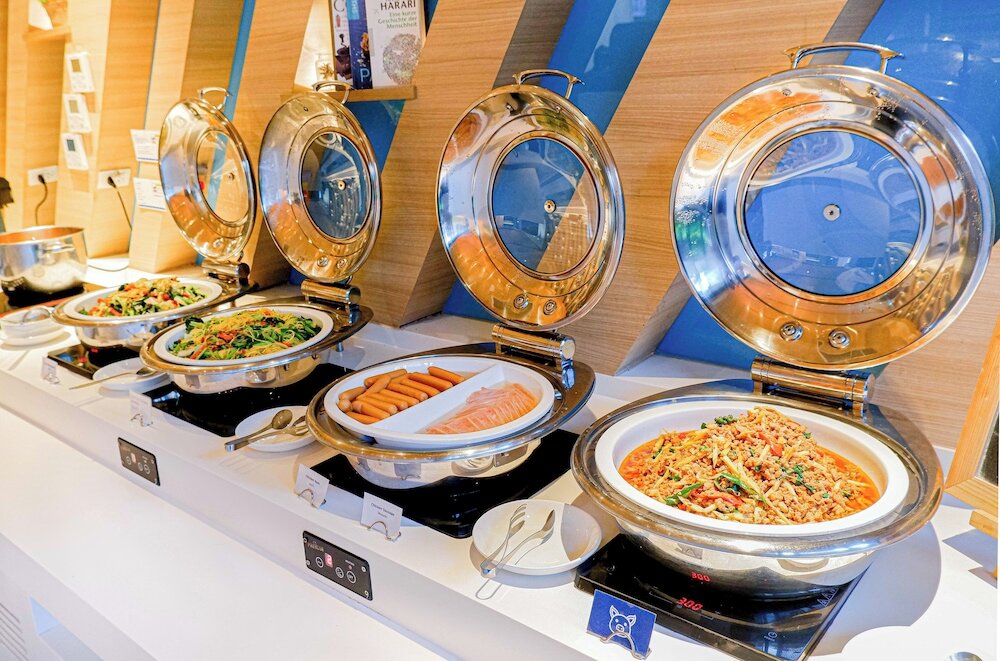 Фото Holiday Inn Express Bangkok Soi Soonvijai