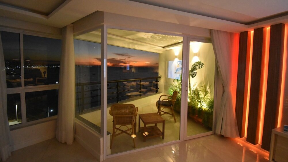 Фото Iate Plaza Hotel