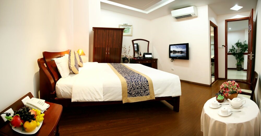 Фото Lakeside Palace Hotel