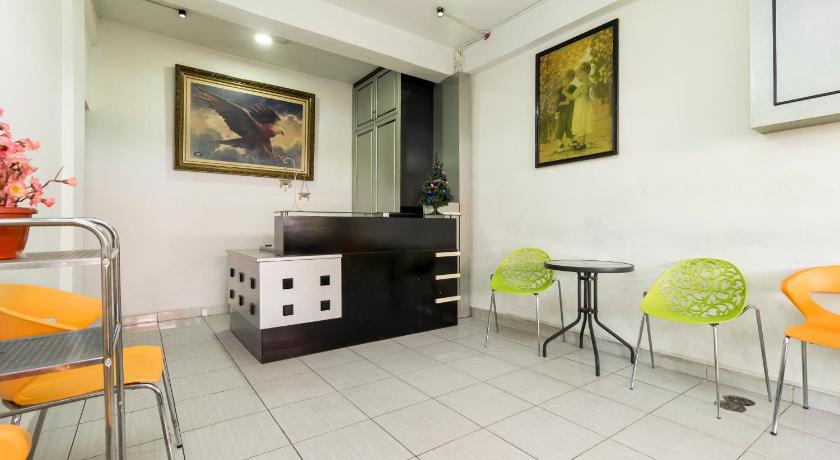 Фото Reddoorz near Gajah Mada Plaza 2