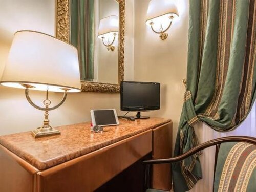 Гостиница Raeli Hotel Regio в Риме