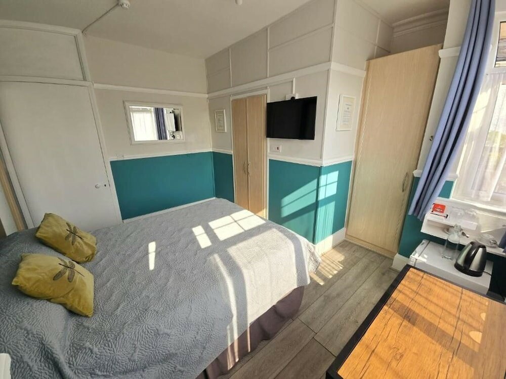 Фото Glendevon House Hotel