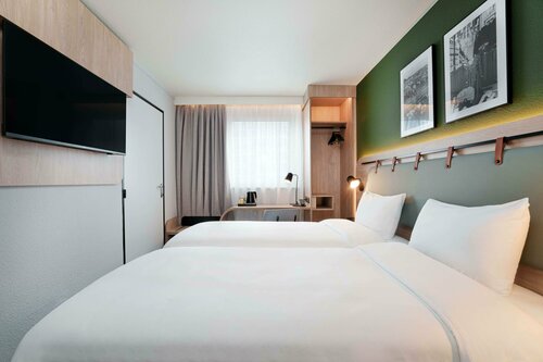 Гостиница Campanile Paris Ouest - Pte de Champerret Levallois в Курбевуа
