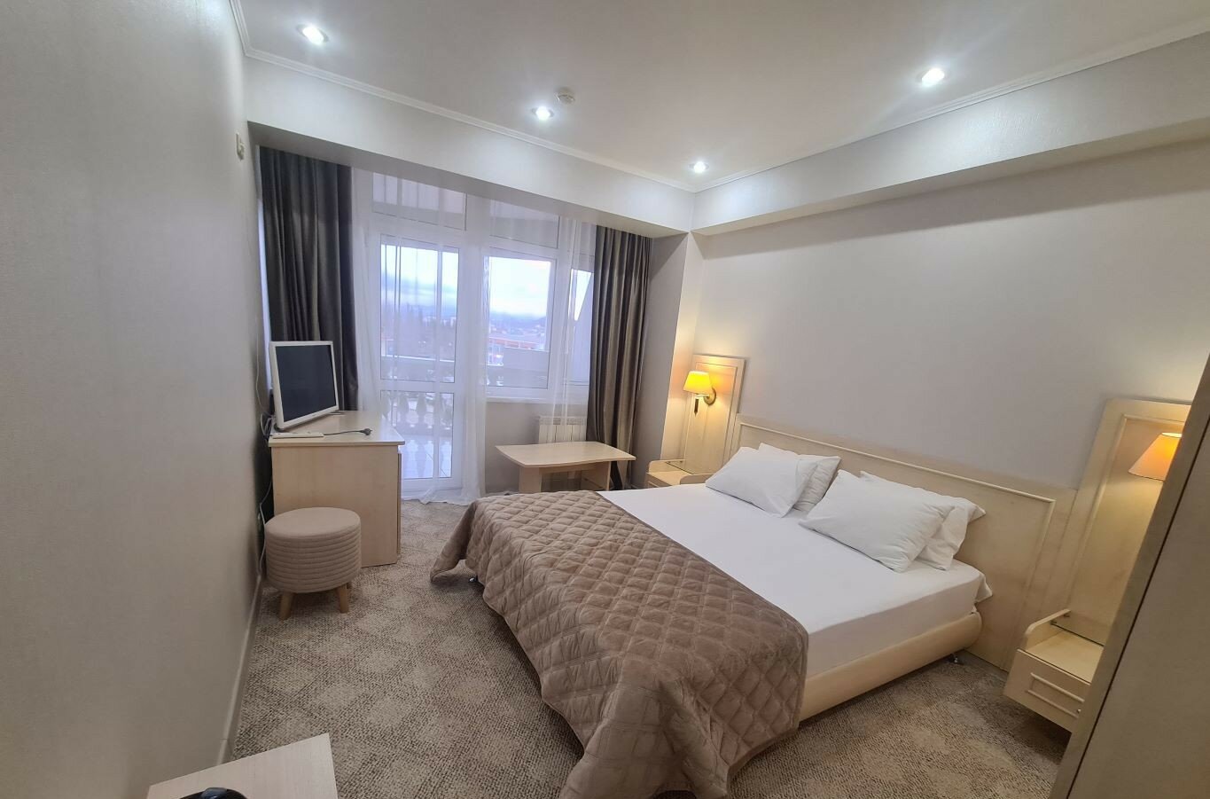 Фото отеля 1