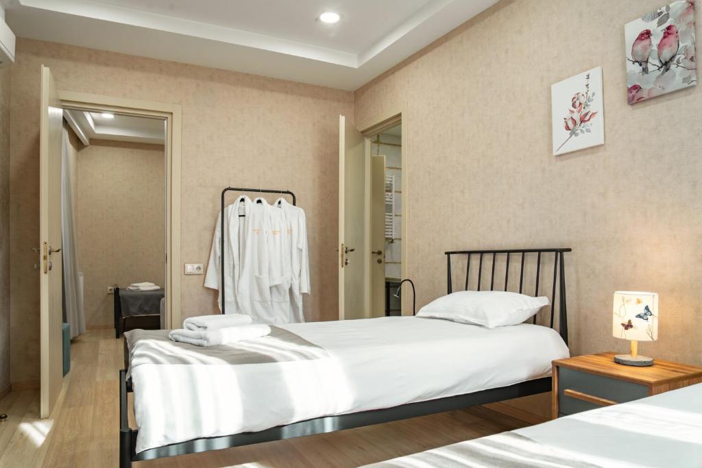 Фото Monument 1880