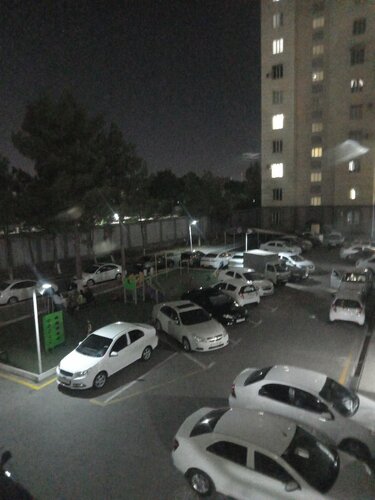 Rus qizlari kokraklarini korsatadilar