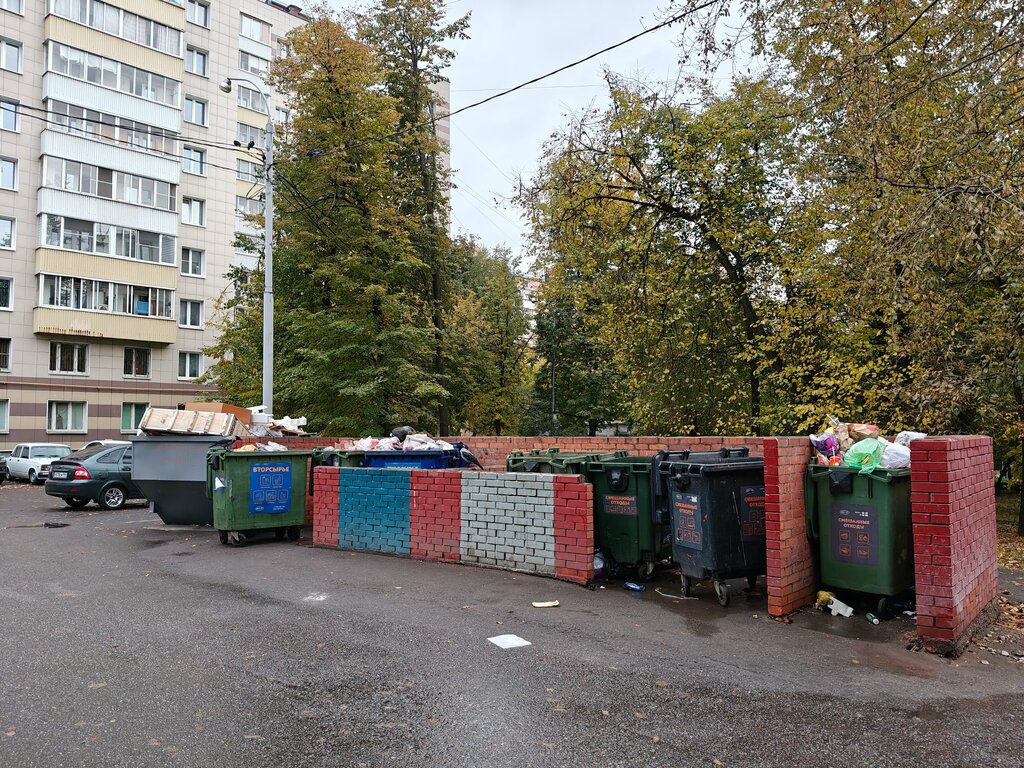 Trash and garbage disposal area Trash and garbage disposal area, Moscow, photo