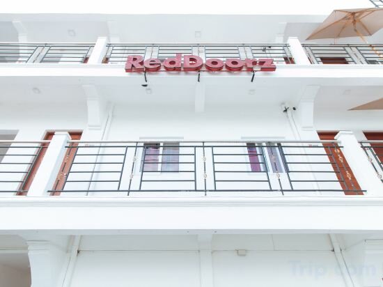 Фото RedDoorz near Mercado del Lago