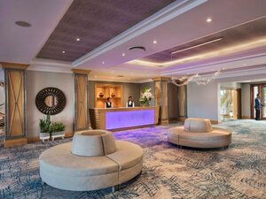 Гостиница Le Suffren Hotel & Marina