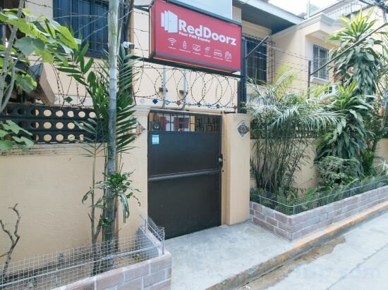 Фото RedDoorz near Pnr Espana Station