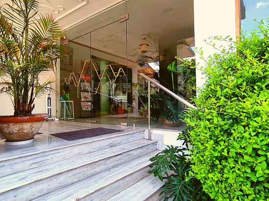 Фото Dodas Palace by ShriGo Hotels