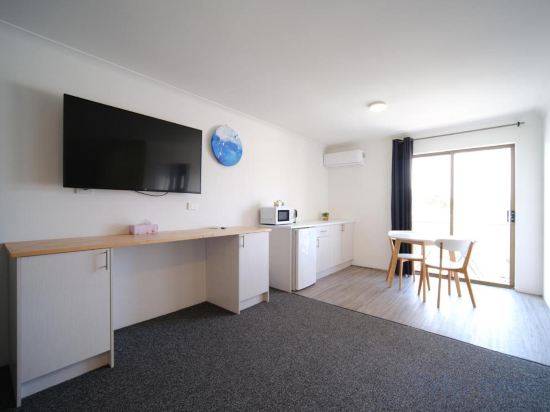 Фото Lakeside Inn Illawarra