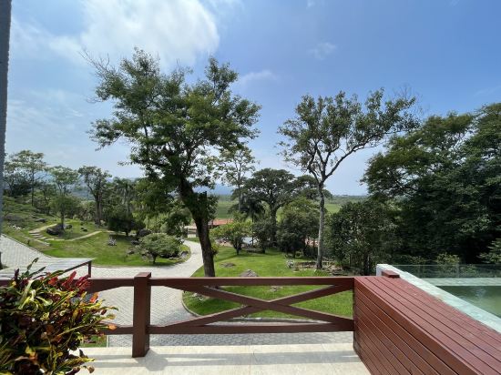 Фото Casa de Vidro - Hospedar com Propósito