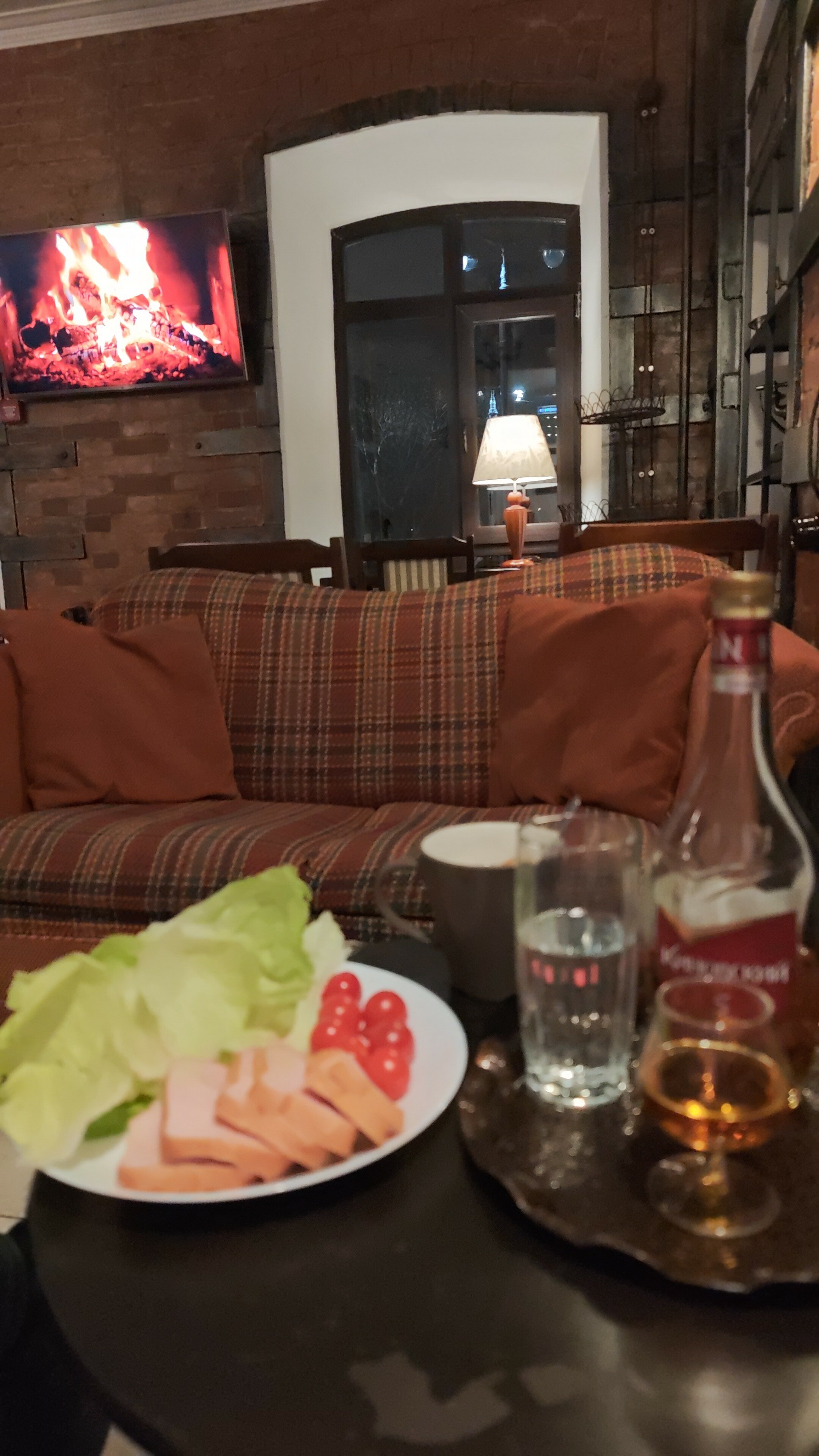 Фото Brick Walls Hotel