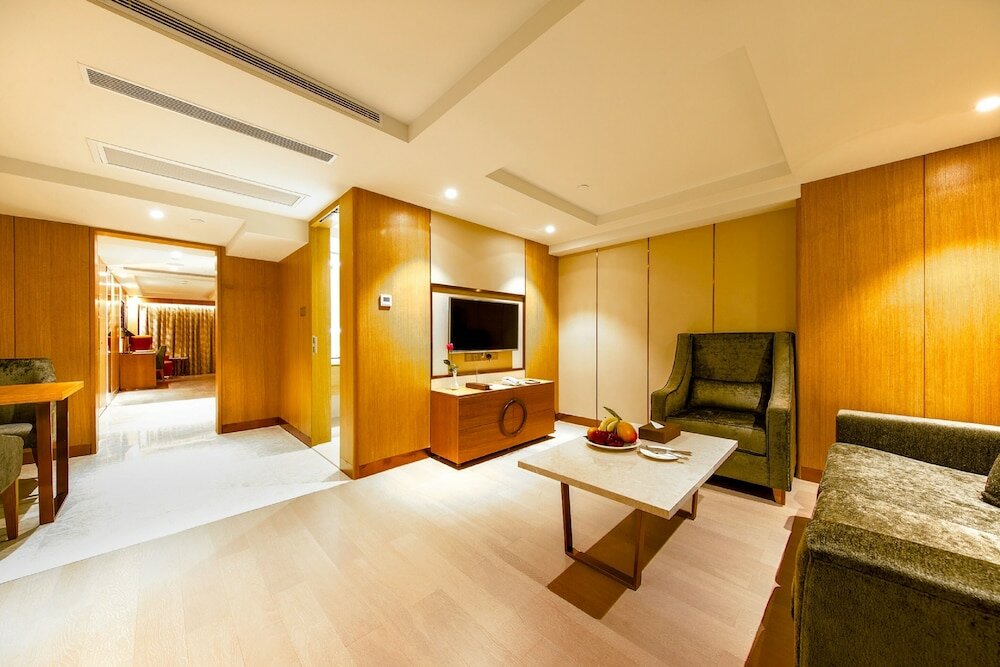 Фото Royal Dragon Hotel