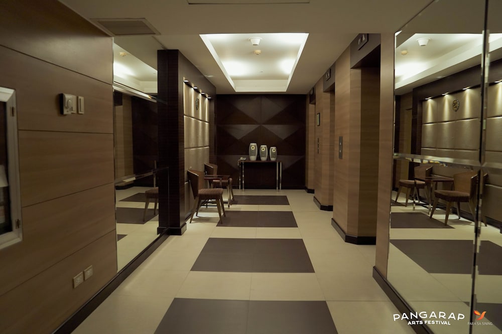 Фото Berjaya Makati Hotel