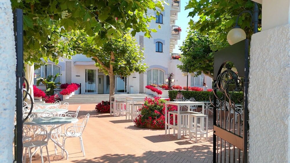 Фото Bajamar Beach Hotel