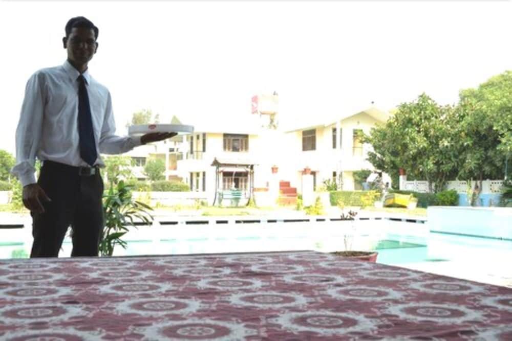 Фото The New Swaraj Resort