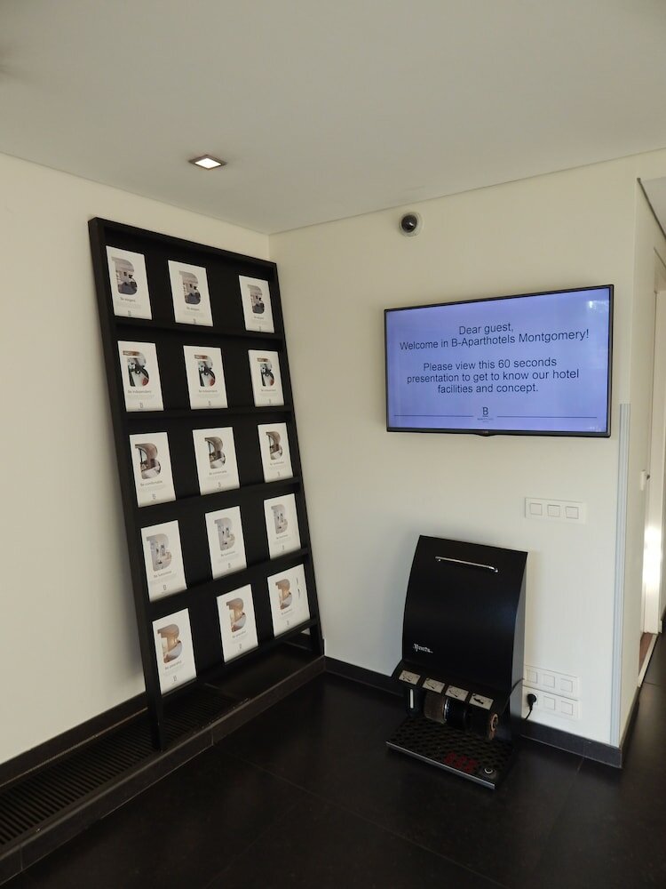 Фото B-aparthotel Montgomery